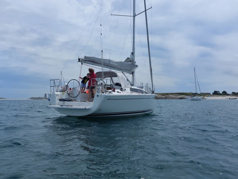 Sailboat rental in Loctudy - Dehler Dehler 34