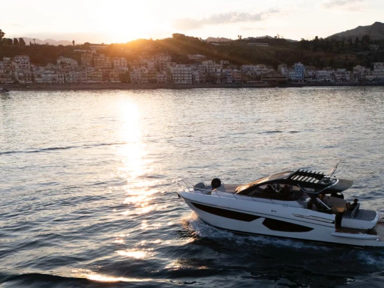 Luxury Yacht rental in Giardini-Naxos - FIM REGINA 440