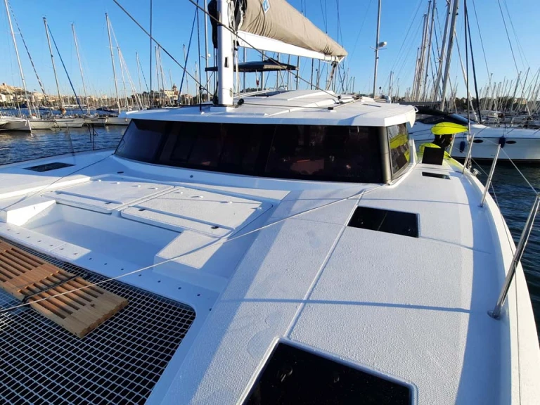 Boat rental Fountaine Pajot Astrea 42 in Lefkáda on Samboat