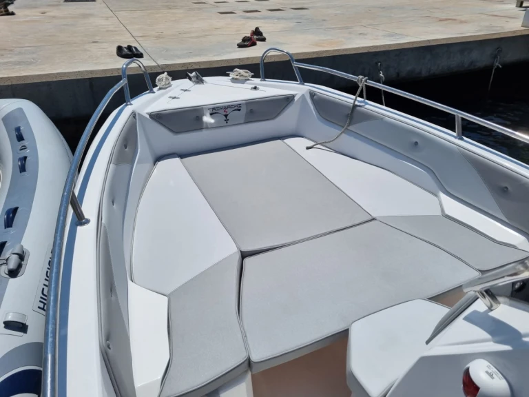 Bareboat Rental Motorboat Trimarchi with a boat licence