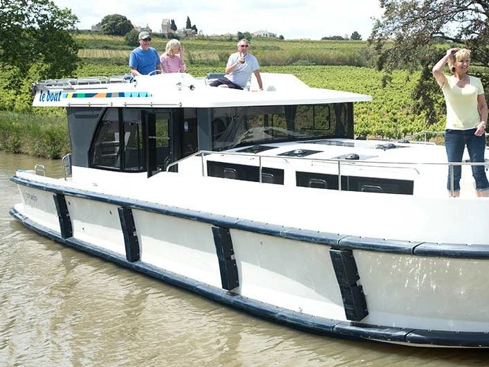 Motorboat rental with or without captain Le Boat Trèbes