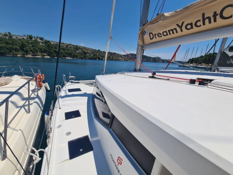 Boat rental Fountaine Pajot Lucia 40 in Zaton on Samboat