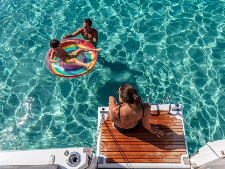 Motorboat rental with or without captain Jeanneau Saint-Raphaël