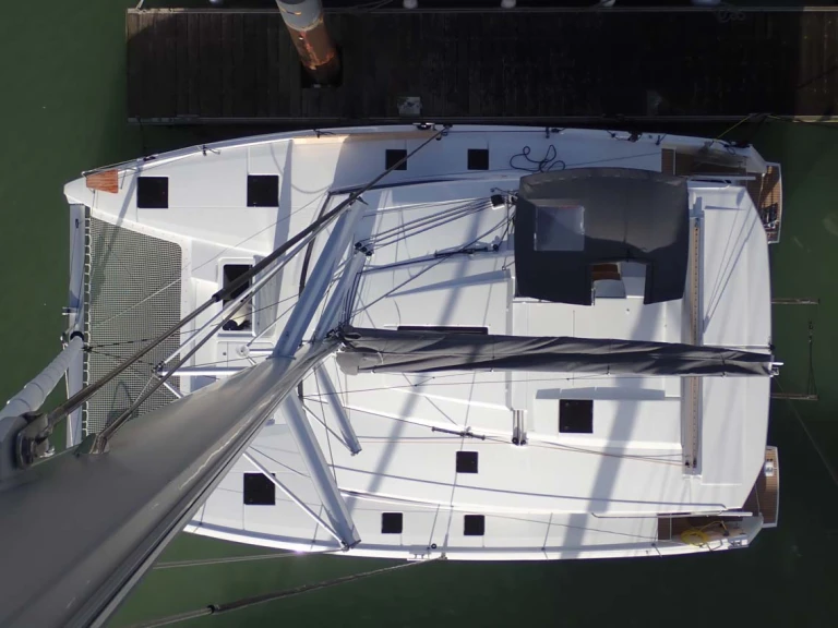 Catamaran rental in Lefkáda - Fountaine Pajot Astrea 42
