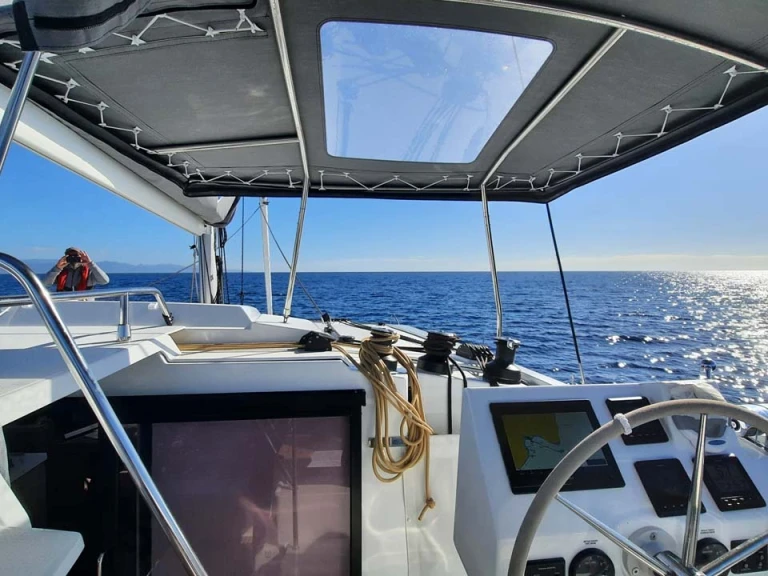 Boat rental Fountaine Pajot Astrea 42 in Lefkáda on Samboat