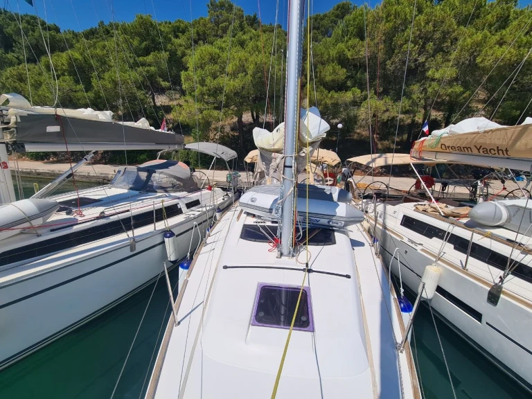 Sailboat rental in Zaton - Dufour Dufour 310