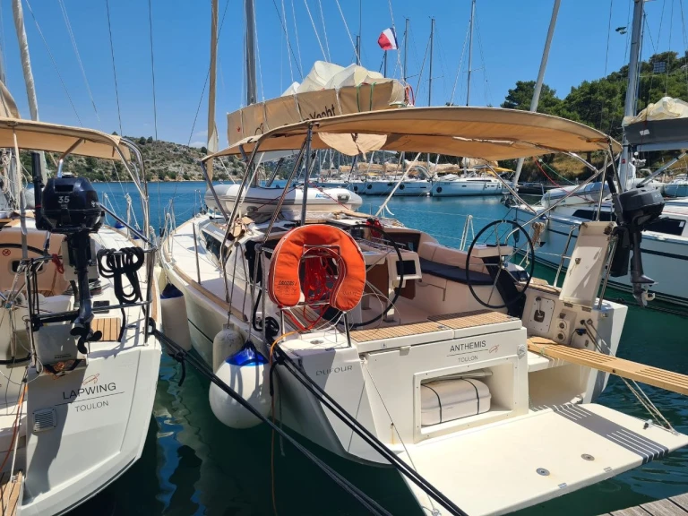 Sailboat rental in Zaton - Dufour Dufour 360 Grand Large