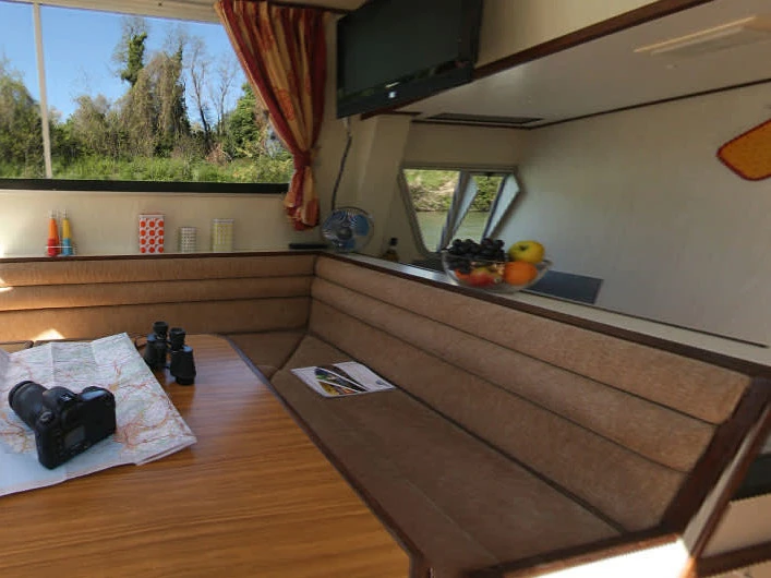 Rent a Le Boat Continentale Branges