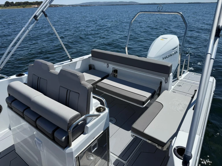 Bareboat Rental Motorboat Jeanneau with a boat licence