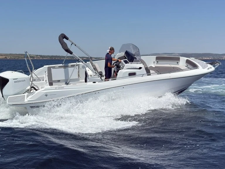 Jeanneau Cap Camarat 7.5 CC in Mèze on SamBoat