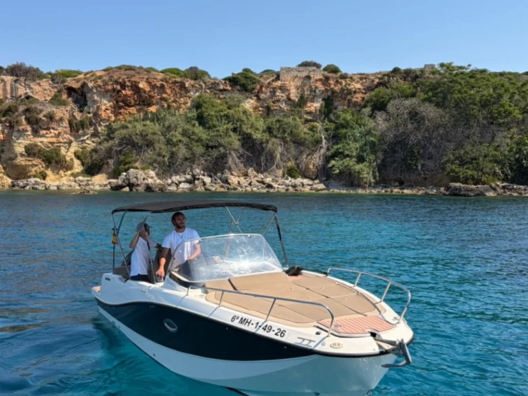 Quicksilver Activ 755 Sundeck in Mahon Port on SamBoat