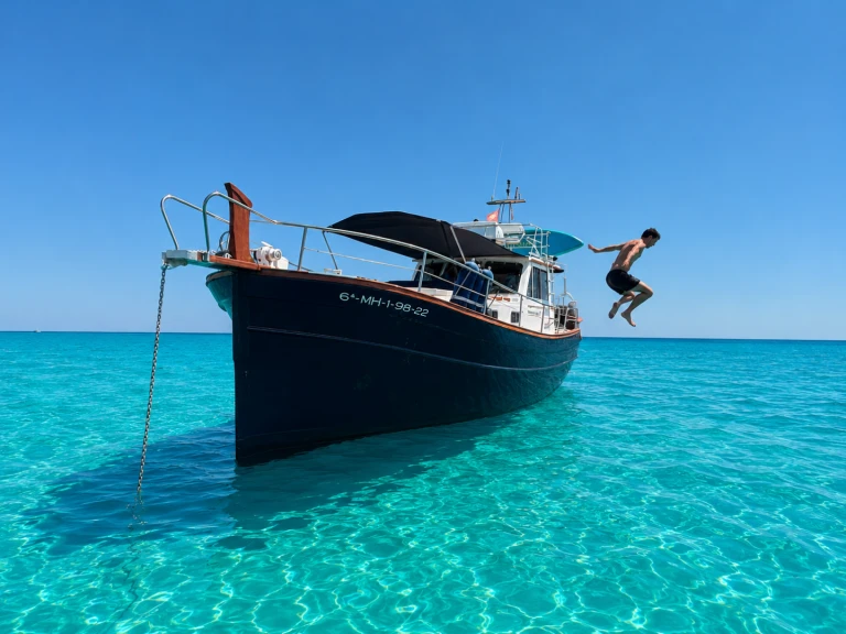 Motorboat rental with or without captain Menorquin-Yachts Mahón