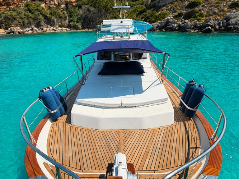 Bareboat Rental Motorboat Menorquin-Yachts with a boat licence