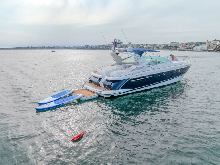 Bareboat Rental Motorboat Fairline with a boat licence