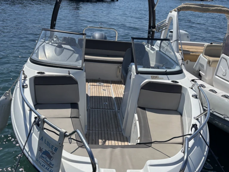 Jeanneau Cap Camarat 6.5 BR in Les Issambres on SamBoat
