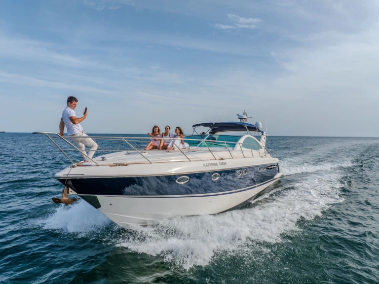 Rent a Fairline Targa 52 Cascais
