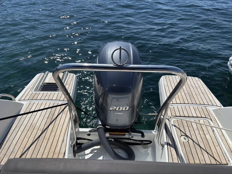 Yacht charter Les Issambres cheap Cap Camarat 6.5 BR