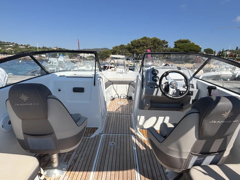 Motorboat rental in Les Issambres - Jeanneau Cap Camarat 6.5 BR