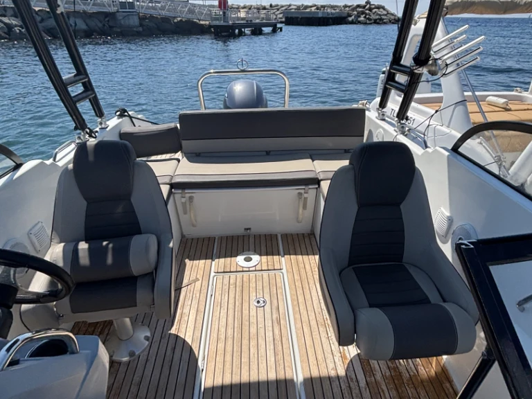 Boat rental Jeanneau Cap Camarat 6.5 BR in Les Issambres on Samboat