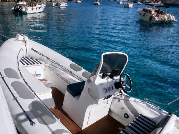 Valiant Valiant 620 Vanguard in Marseille on SamBoat