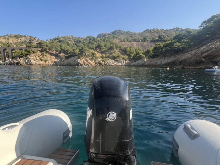 Bareboat Rental RIB Valiant with a boat licence