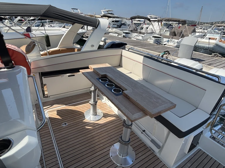 Yacht charter Les Issambres cheap Cap Camarat 9.0 WA