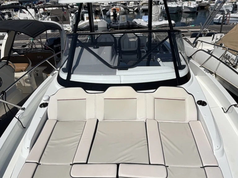 Motorboat rental in Les Issambres - Jeanneau Cap Camarat 9.0 WA