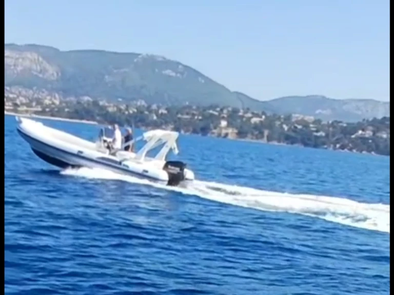 Capelli Tempest 750 Top in Toulon on SamBoat