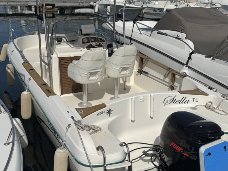 Rent a Jeanneau Cap Camarat 625 Les Issambres