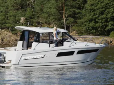 Boat rental Bénéteau Merry Fisher 1095 in Villefranche-sur-Mer on Samboat