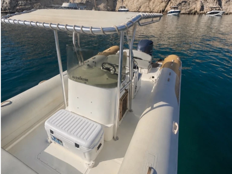 Capelli Capelli 900 Sun in Marseille on SamBoat