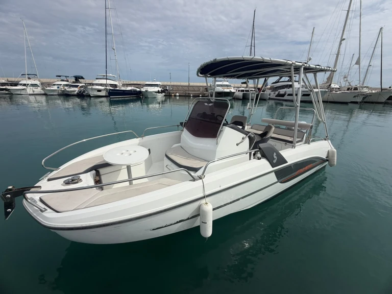Bénéteau Flyer 6.6 SPACEdeck charter bareboat or captained in  Saint-Laurent-du-Var