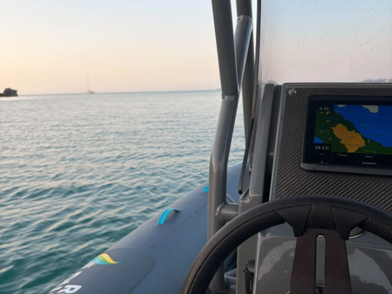 Yacht charter Dinard cheap Highfield Sport 650