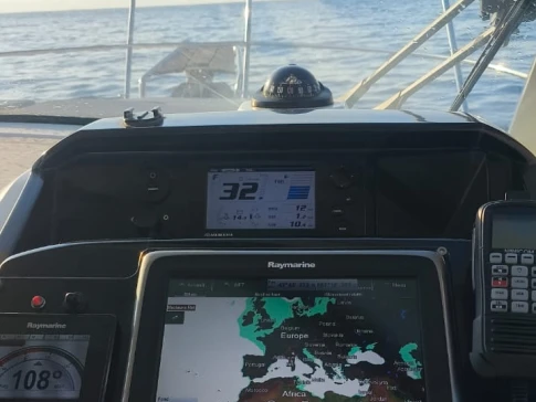 Bareboat Rental Motorboat Bénéteau with a boat licence