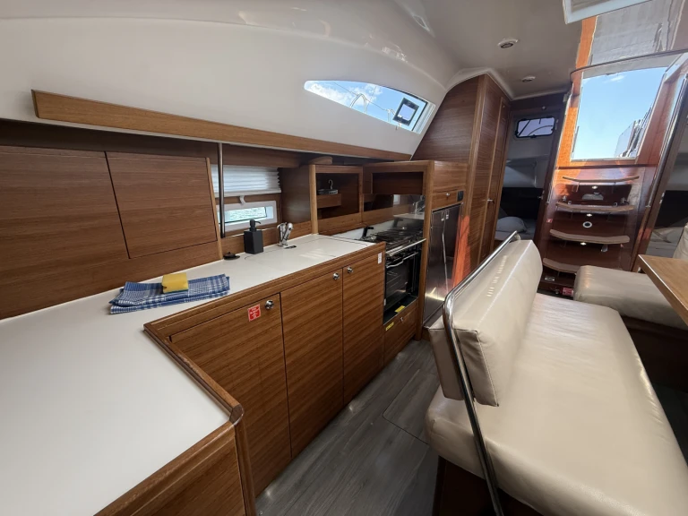 Rent a Elan Impression 45.1 Pula