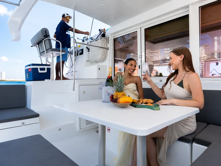 Yacht charter Bahia de Cartagenas cheap custom
