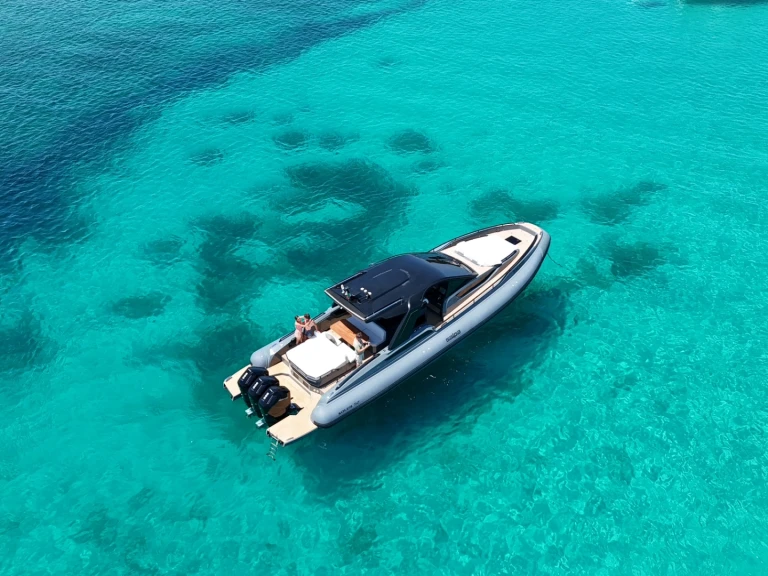 Motorboat for rent Poltu Quatu at the best price