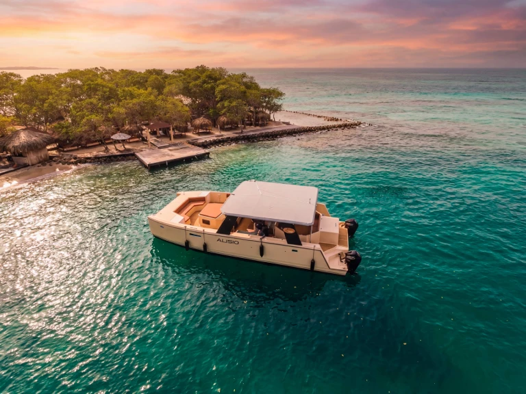 Rent a Custom Made custom Bahía de Cartagena de Indias