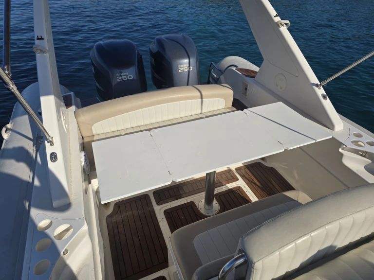 Yacht charter France cheap Tempest 900 WA