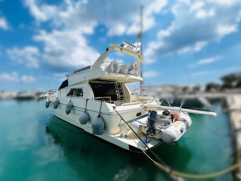 Boat rental Ferretti Altura 45 Fly in Saint-Raphaël on Samboat
