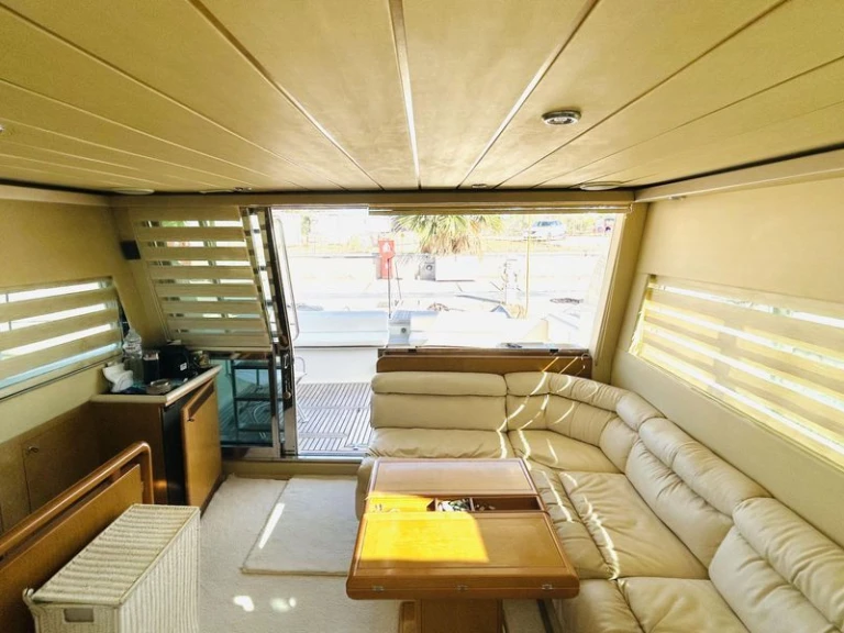Luxury Yacht rental in Saint-Raphaël - Ferretti Altura 45 Fly