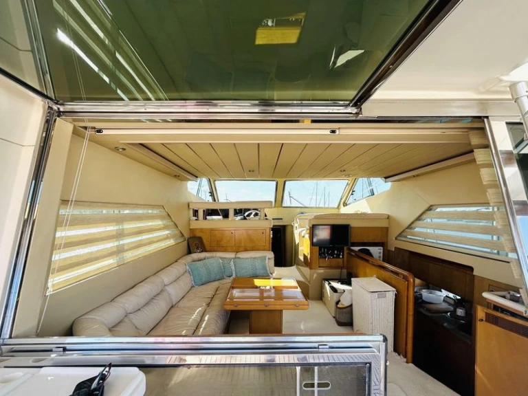 Boat rental Ferretti Altura 45 Fly in Saint-Raphaël on Samboat