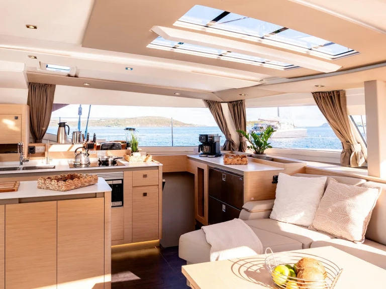 Yacht charter Cannes cheap Aura 51