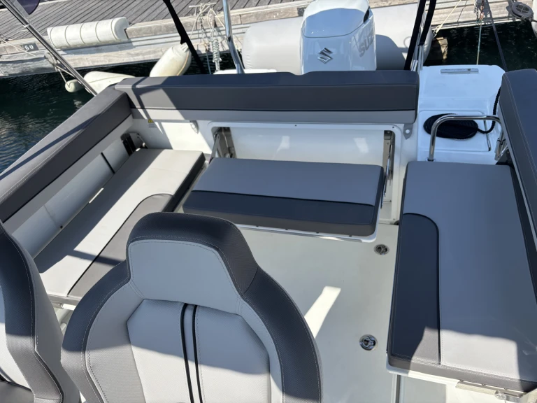 Motorboat for rent France at the best price