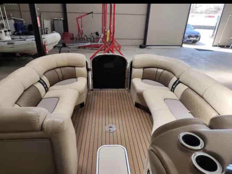 Motorboat rental with or without captain Pacific Craft Lepe