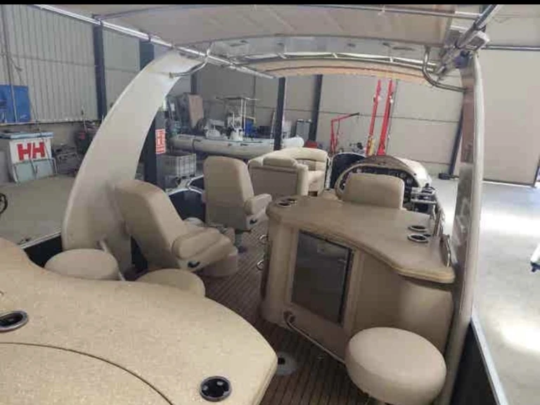 Bareboat Rental Motorboat Pacific Craft with a boat licence