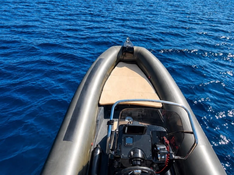 Rent a Capelli Tempest 625 Ajaccio