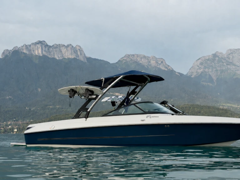 Malibu Wakesetter charter bareboat or captained in  Angon
