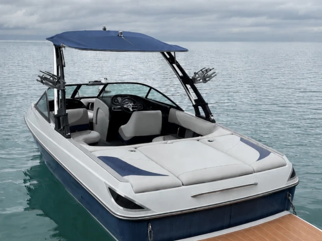 Malibu Wakesetter in Angon on SamBoat