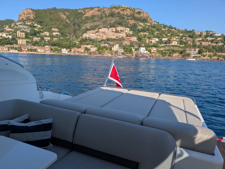 Yacht charter Villeneuve-Loubet cheap Princess V42